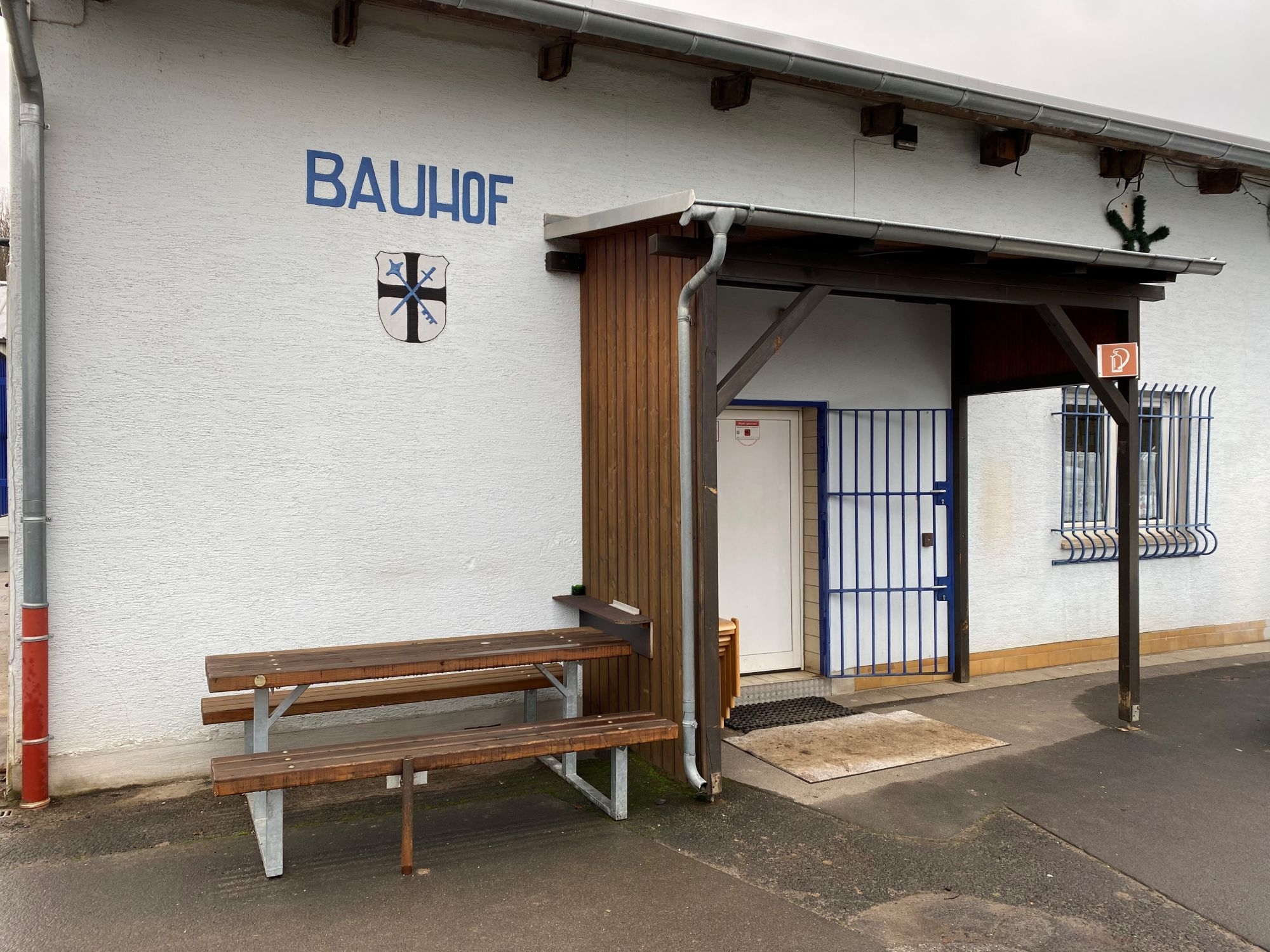 Auf dem Foto befindet sich der Eingangsbereich des Bauhofes
