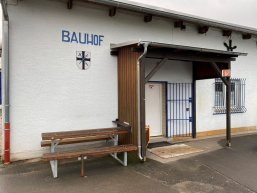 Auf dem Foto befindet sich der Eingangsbereich des Bauhofes