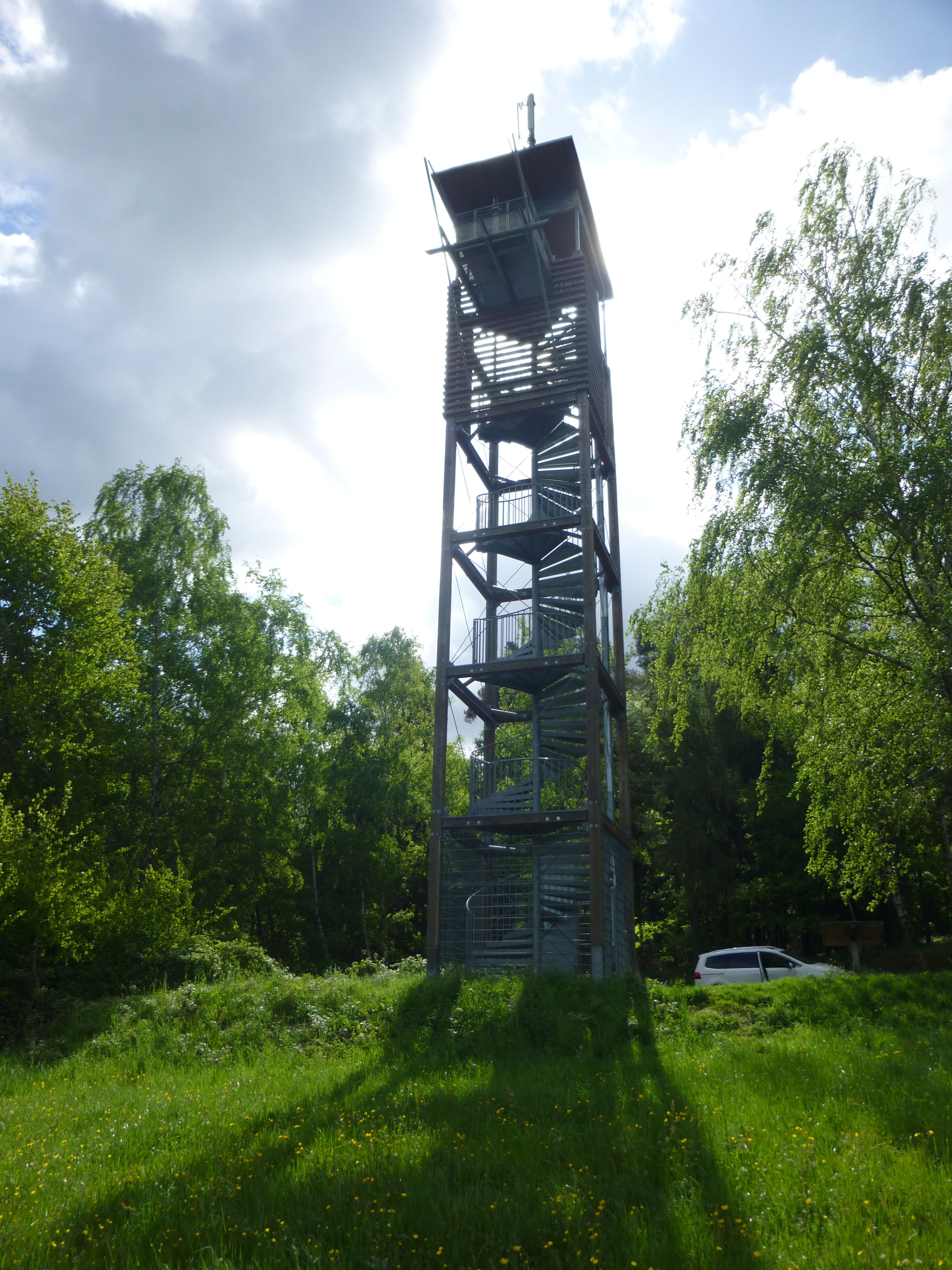 Aussichtsturm im Ortsteil Neuses Aussichtsturm im Ortsteil Neuses am Waldrand