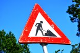 Baustellenschild Das Foto zeigt ein Baustellen-Straßenschild