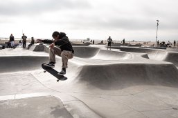Skater Foto eines Skaters in einem Skatepark