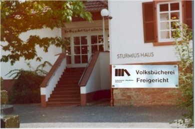 Eingangsbereich der Volksbücherei im Sturmiushaus