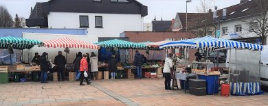 Das Foto zeigt einen Stand auf dem Freigerichter Wochenmarkt