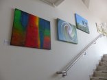 Ausstellung Kunstkreis Freigericht im Rathaus Das Foto zeigt Bilder vom Kunstkreis Freigericht im Treppenaufgang des Freigerichter Rathauses