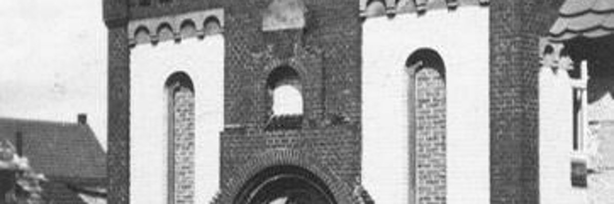 Foto des Eingangsbereichs der Alten Synagoge