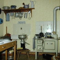 Foto einer Küche, die im Heimatmuseum nachgebildet ist
