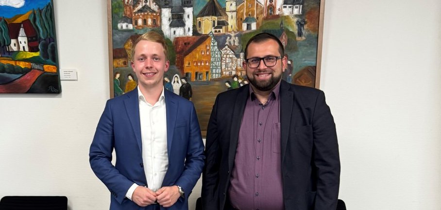 Interessanter Austausch zwischen Bürgermeister Waldemar Gogel und dem Kreisbeigeordneten Jannik Marquart.