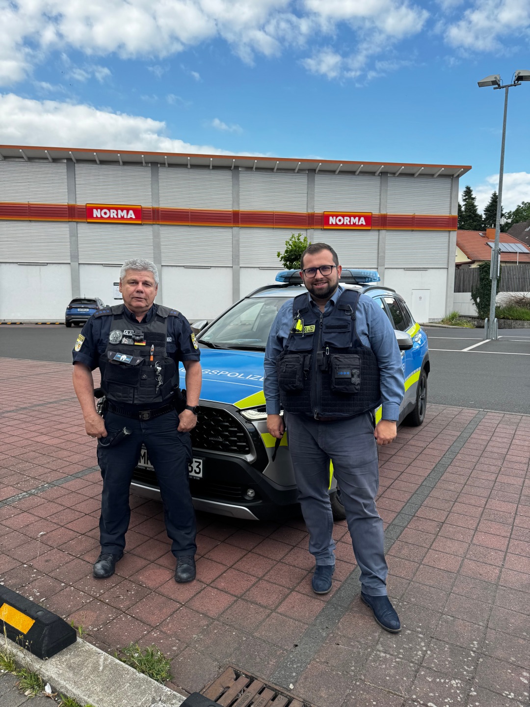 Waren gemeinsam auf Streife: Bürgermeister Waldemar Gogel und Ordnungspolizist Karl Ruzsicska.