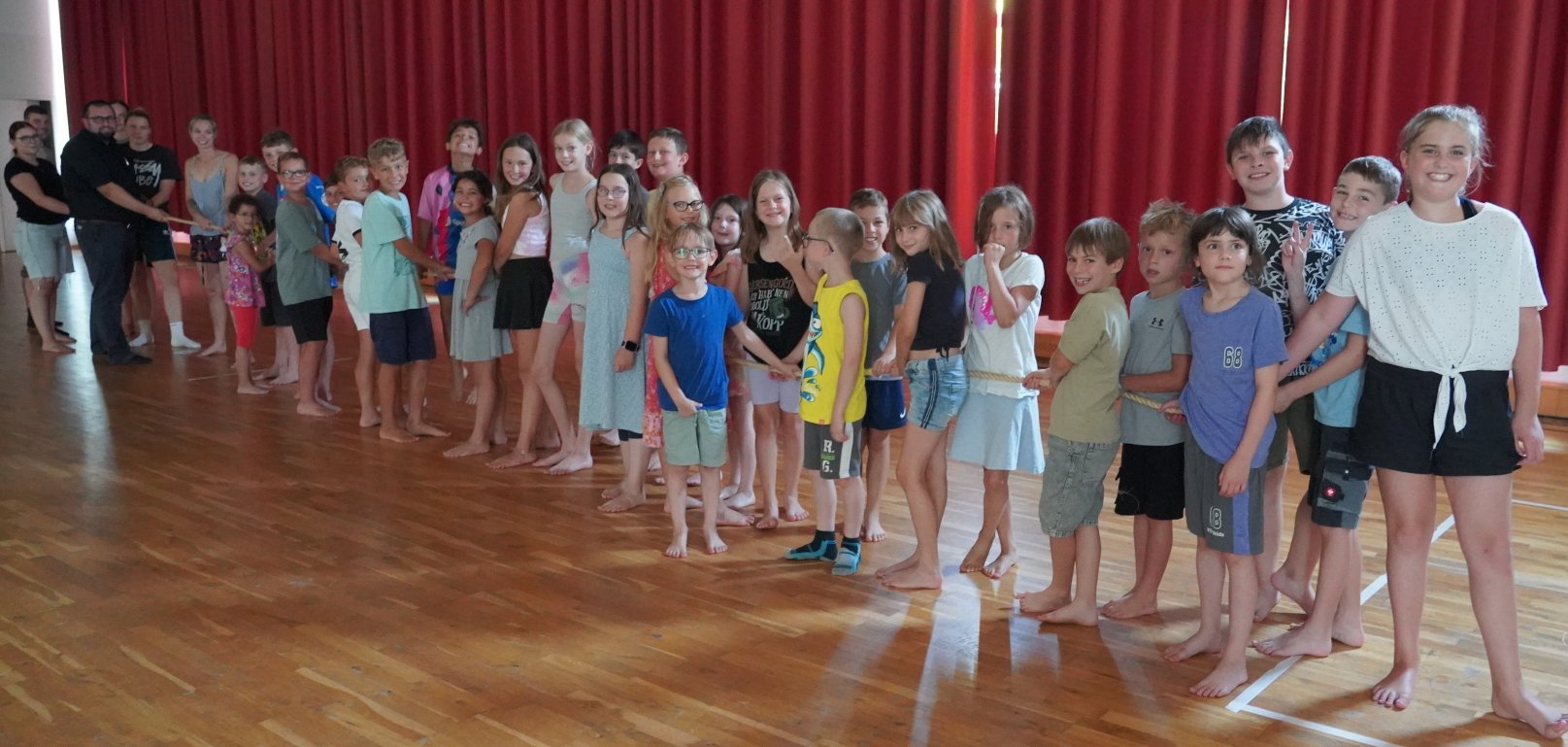 Beim abschließenden Tauziehen Kinder gegen Bürgermeister und Betreuer ging das Kinderteam als deutlicher Sieger hervor. 