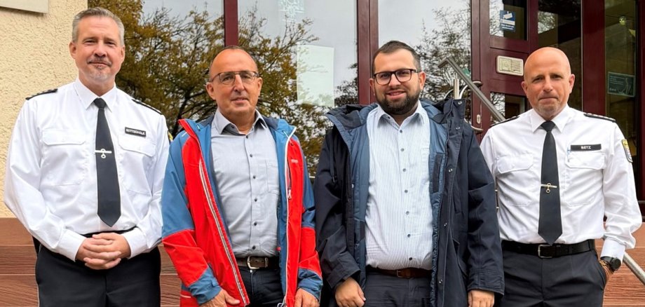 Kennenlernbesuch auf der Polizeistation Gelnhausen: (von links) Leiter der Polizeistation  Kai Gottschalk, Ordnungsamtsleiter Peter Betz, Bürgermeister Waldemar Gogel und stellvertretender Polizeistationsleiter Michael Betz.